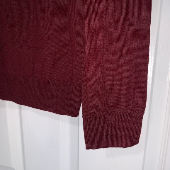 Calvin Klein Sweater - Picture 7 of 7